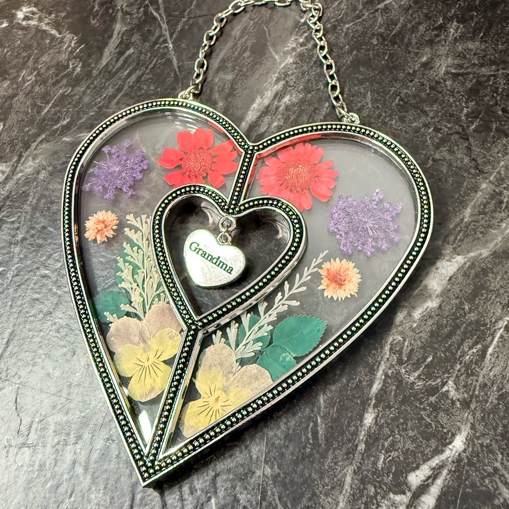 Heart Suncatcher “Grandma” Ornament with Pressed Flowers - Picture 3 of 12
